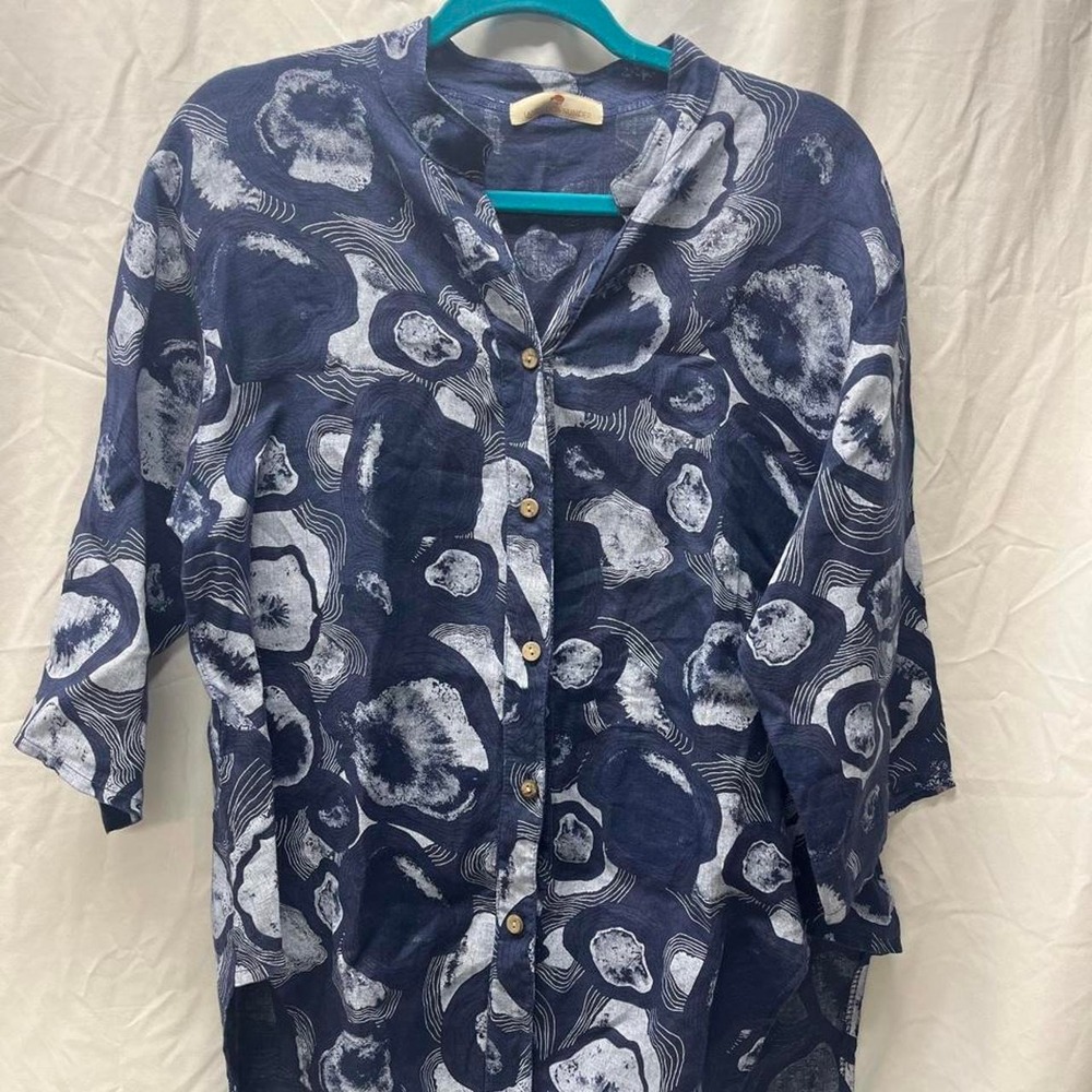 Lands Downunder 100% Linen Button Up Small